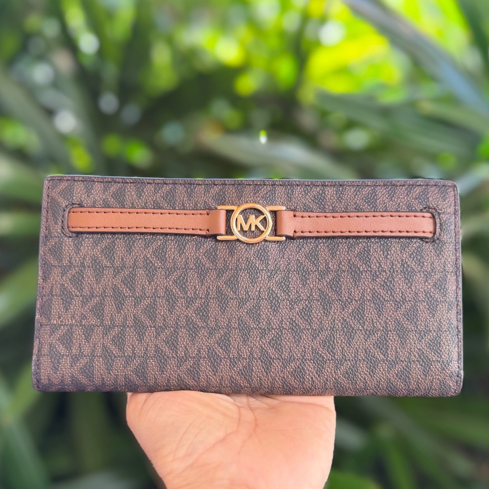Michael Kors Jet Set Reed LG Flap Bifold Wallet Brown